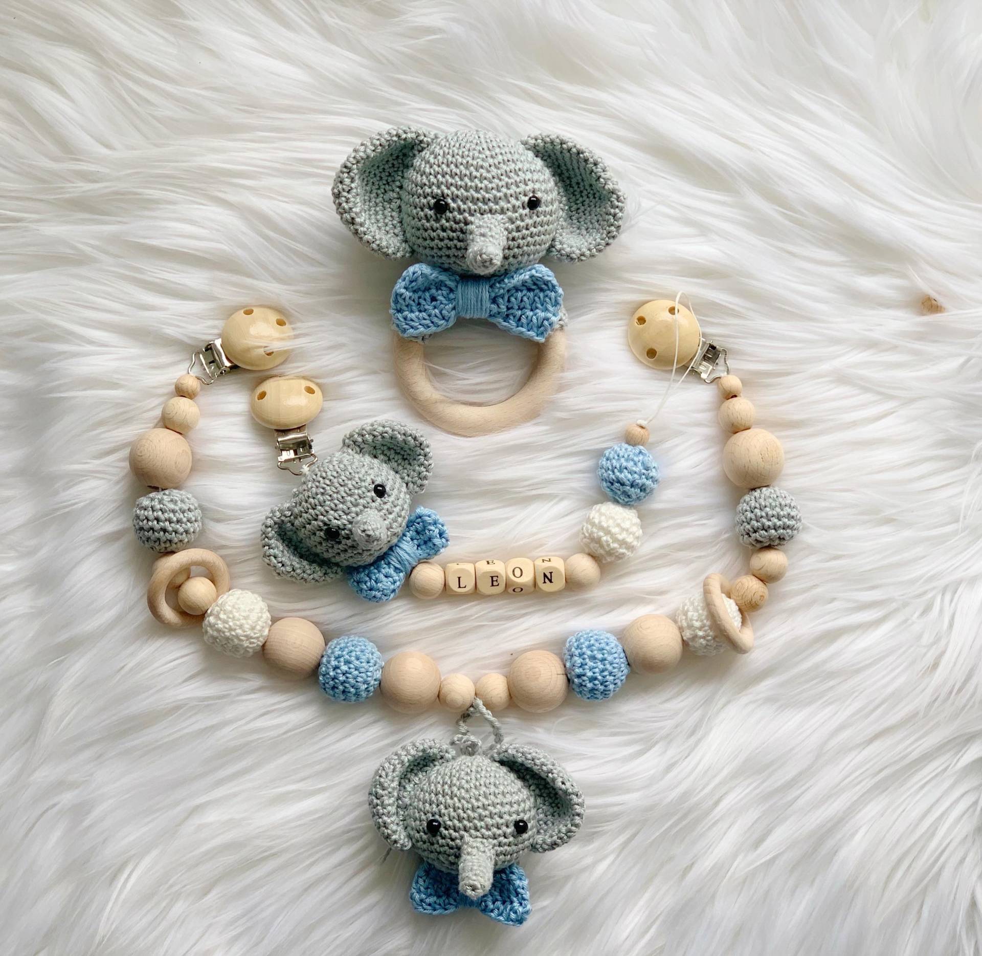 Baby Geschenk Häkel Set Schnullerhalter-Clip Rassel Greifling Schnullerkette Kinderwagenkette Elefant Baby Geschenk Häkel Set Schnullerhalter-Clip Rassel Greifling Schnullerkette Kinderwagenkette Elefant von Etsy - BestLovelythings
