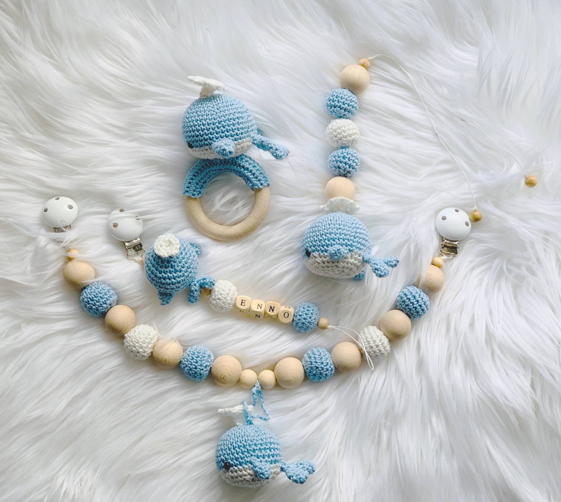 Baby Geschenk Häkel Set Schnullerhalter-Clip Rassel Greifling Schnullerkette Kinderwagenkette Wal Baby Geschenk Häkel Set Schnullerhalter-Clip Rassel Greifling Schnullerkette Kinderwagenkette Wal von Etsy - BestLovelythings