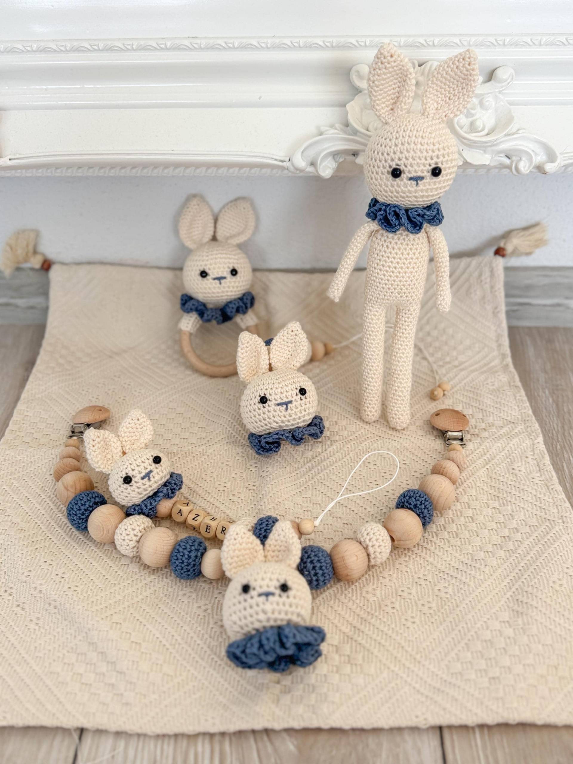 Schnullerkette Gehäkelt Hase Baby Geschenk Häkel Set Schnullerhalter Schnullerclip Kinderwagenkette Maxicosikette Rassel Babyset Babgeschenk Schnullerkette Gehäkelt Hase Baby Geschenk Häkel Set Schnullerhalter Schnullerclip Kinderwagenkette Maxicosikette Rassel Babyset Babgeschenk von Etsy - BestLovelythings