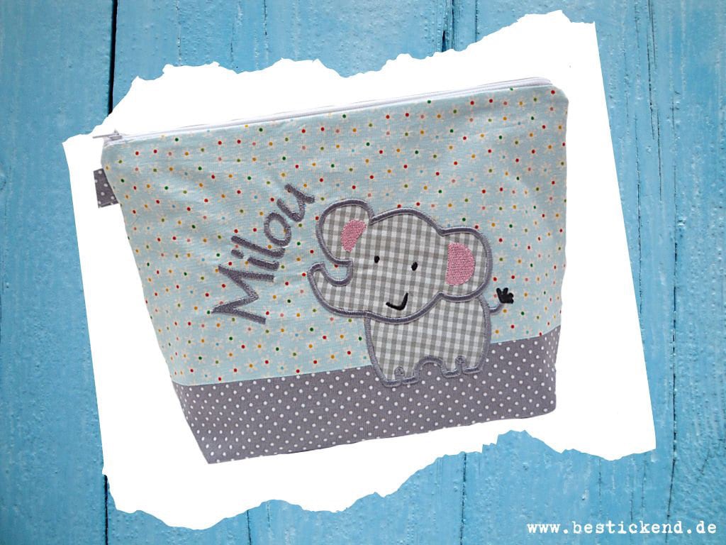 Bestickte Tasche Elefant + Name Hellblau - Grau Wickeltasche Kulturbeutel Windeltasche Kulturtasche Waschtasche 20 Schriften Kosmetiktasche von Etsy - Bestickend