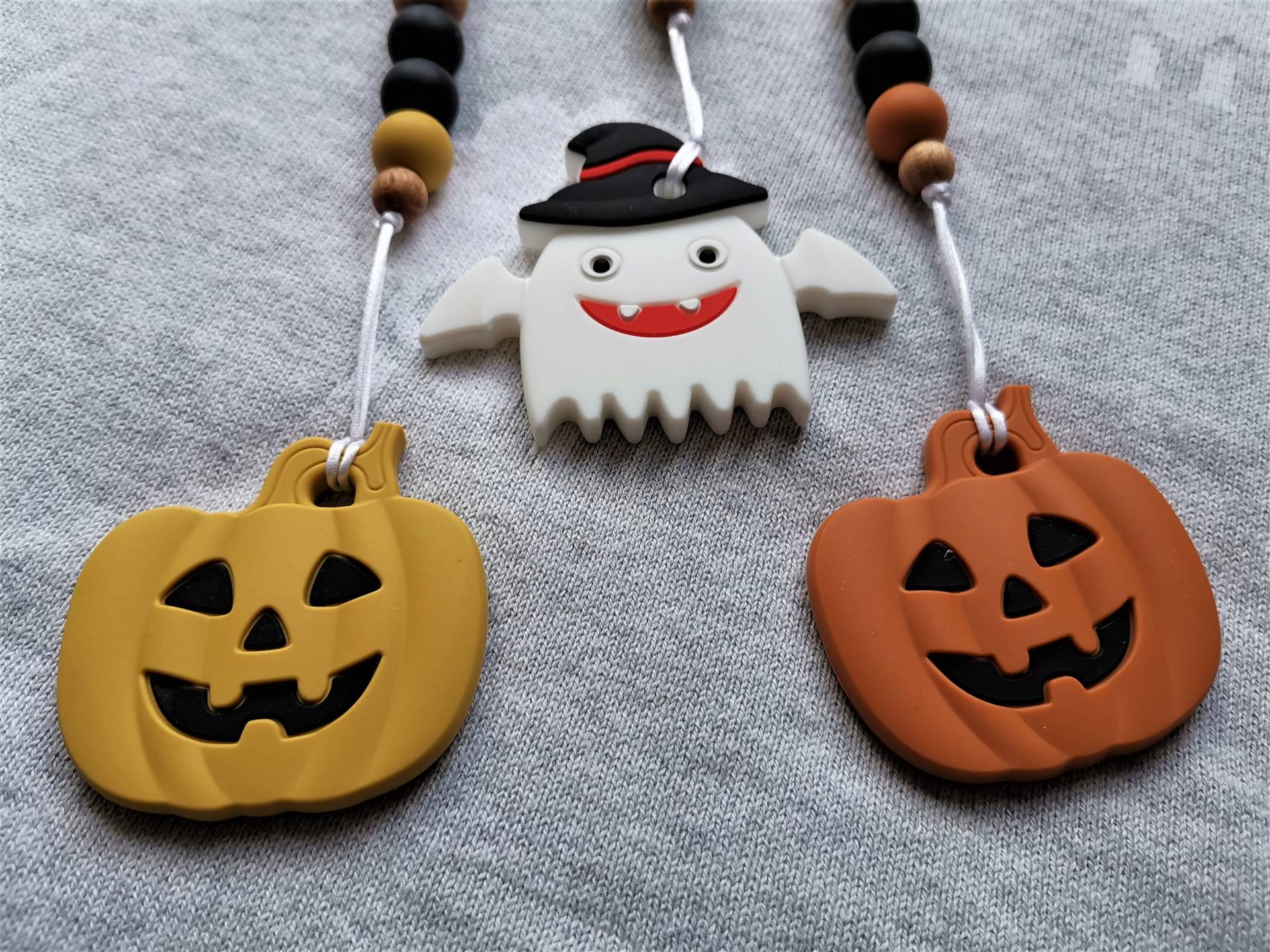 Halloween Baby Beißring Lebensmittelqualität Silikon Kürbis & Geist Halloween Baby Beißring Lebensmittelqualität Silikon Kürbis & Geist von Etsy - BigBearLittleBirdie