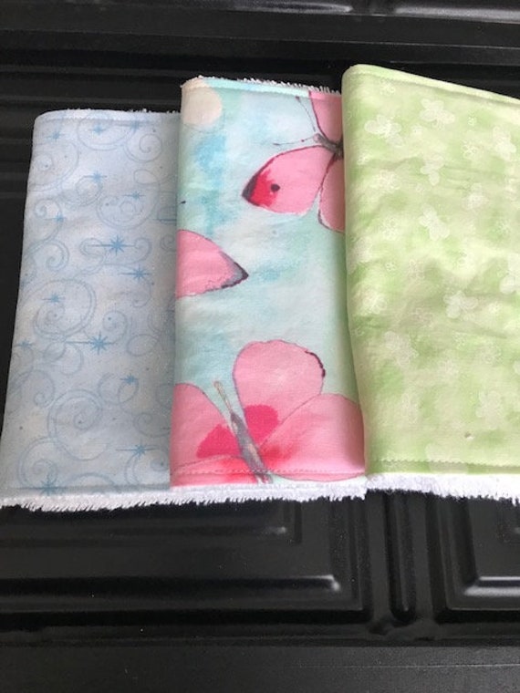 Baby Shower Geschenk Schmetterling Spucktücher, Set Von 3, Geschenk, Neue Mama Lätzchen Und Burping, Mädchen Neues Baby, Neugeborenes Baby Shower Geschenk Schmetterling Spucktücher, Set Von 3, Geschenk, Neue Mama Lätzchen Und Burping, Mädchen Neues Baby, Neugeborenes von Etsy - BlueSnowmanQuilts
