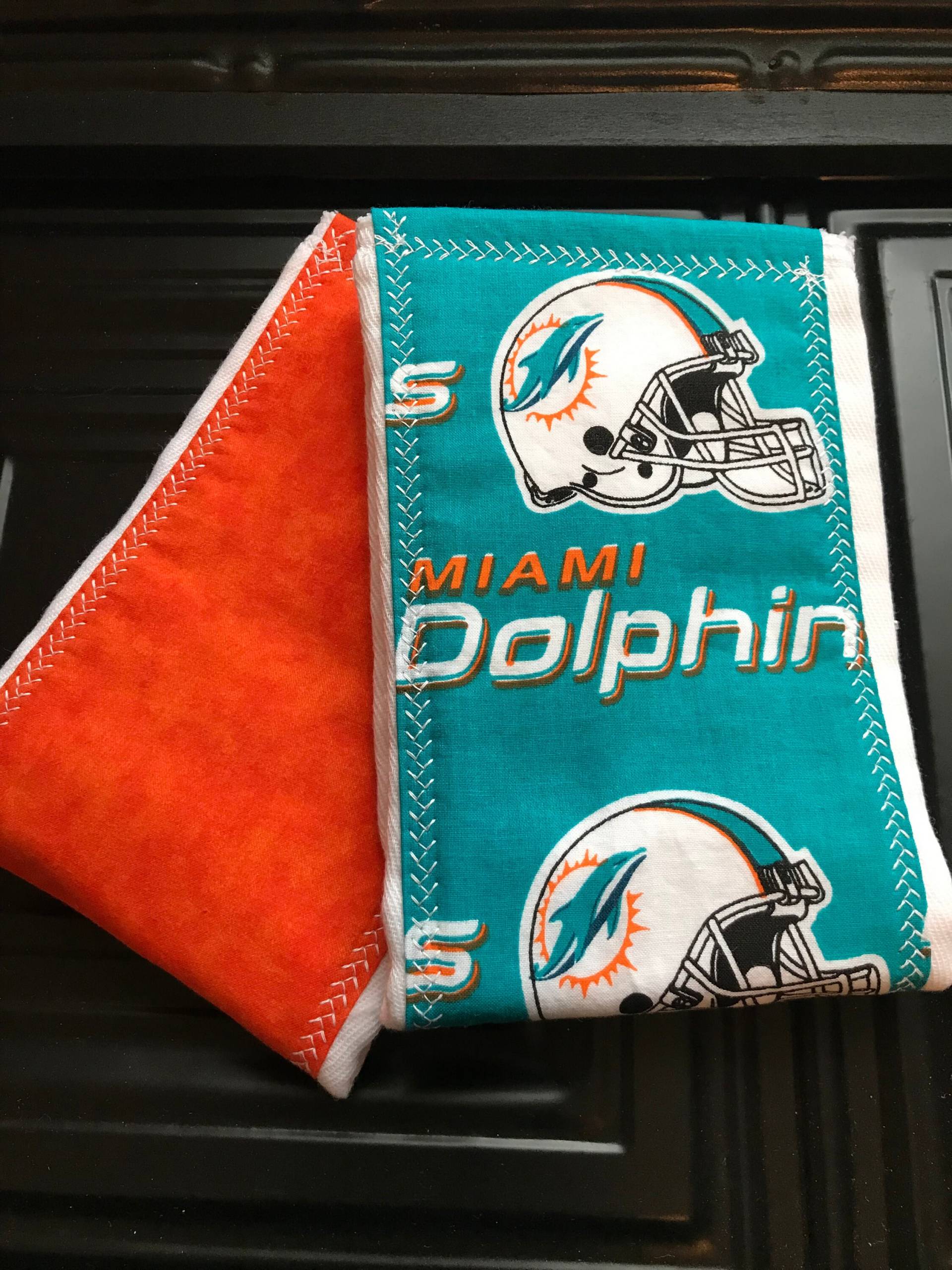 Miami Dolphins Spucktuch Set - Sport-Kinderzimmer, Baby-Geschenk, Baby-Dusche, Lätzchen Und Burping, Neues Baby, Geschenk Für Neue Mutter Miami Dolphins Spucktuch Set - Sport-Kinderzimmer, Baby-Geschenk, Baby-Dusche, Lätzchen Und Burping, Neues Baby, Geschenk Für Neue Mutter von Etsy - BlueSnowmanQuilts