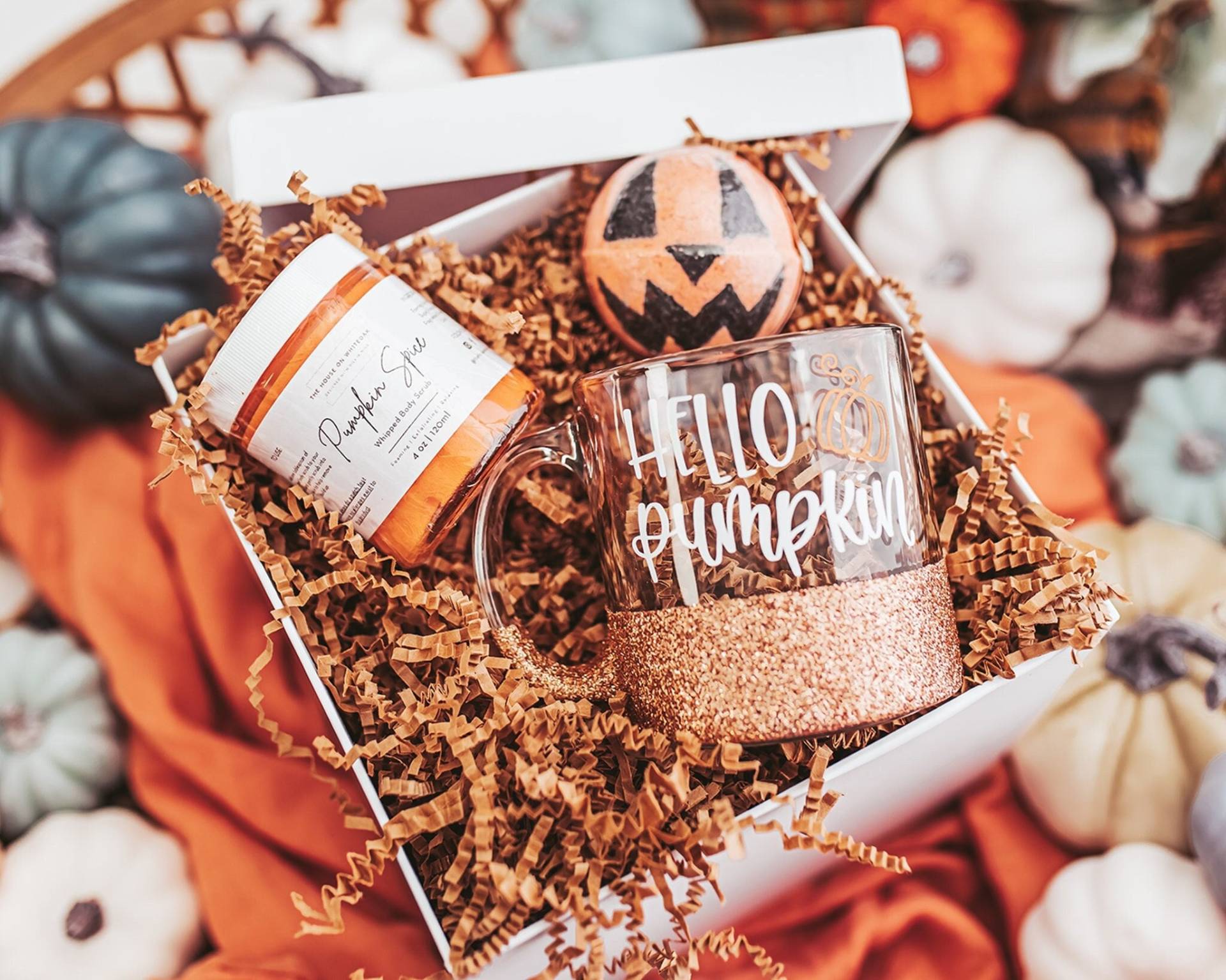 Kürbis Gewürz Geschenk Set | Hallo Tasse Halloween Badebombe Peitschen-Körperpeeling Oktober Geburtstag Bester Freund von Etsy - BlushandBoldCo