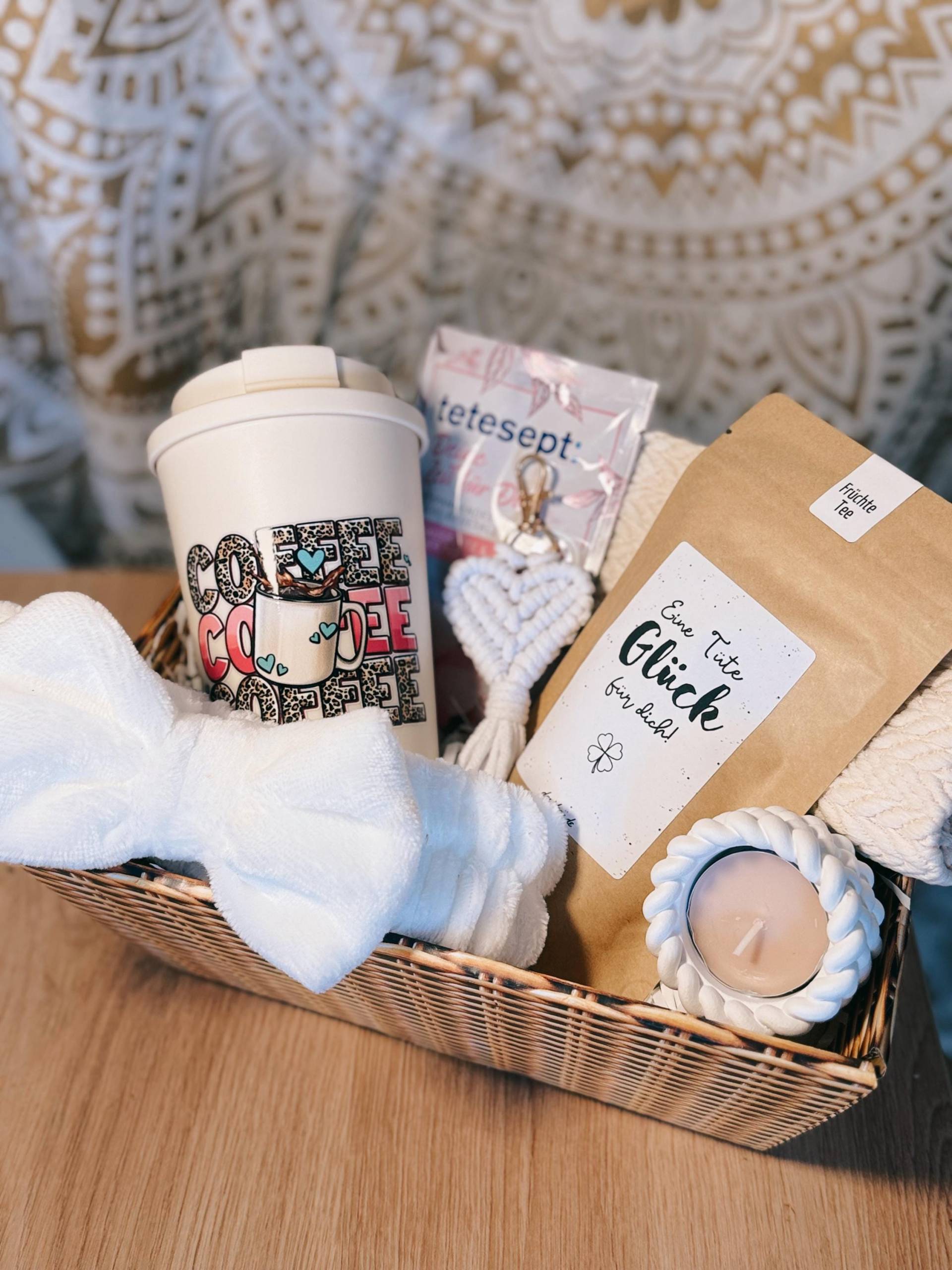 Kleine Auszeit Geschenkset Wellness Kaffee To Go Becher Tee Badezusatz Makramee Herz Kerzenhalter Geschenk Für Frauen Kleine Auszeit Geschenkset Wellness Kaffee To Go Becher Tee Badezusatz Makramee Herz Kerzenhalter Geschenk Für Frauen von Etsy - BoJaLiStore