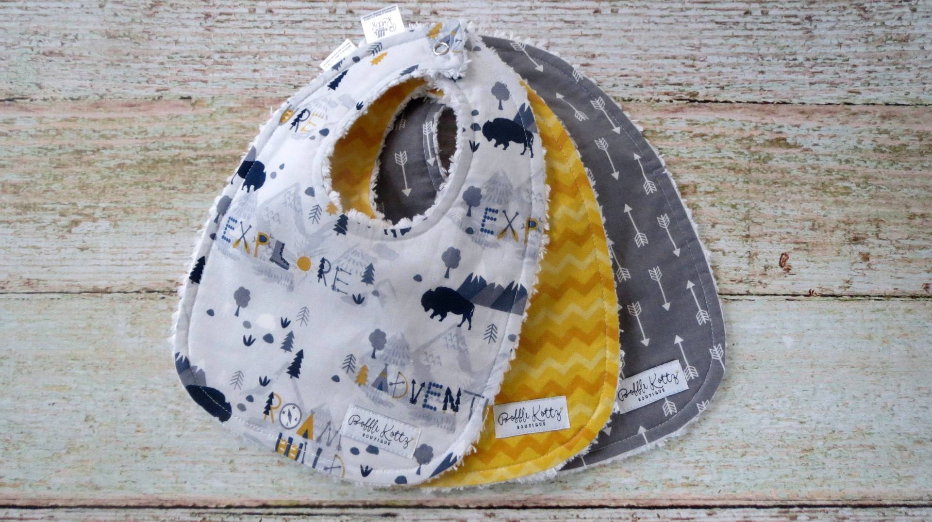 Baby Lätzchen - Büffel Grauer Pfeil Gelbes Chevron Dribbeln Füttern Geschenk Baby Lätzchen - Büffel Grauer Pfeil Gelbes Chevron Dribbeln Füttern Geschenk von Etsy - BobbleKottzBoutique