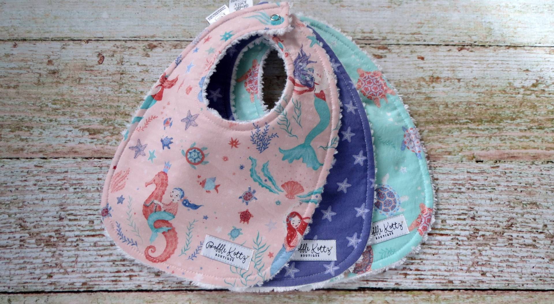 Baby Lätzchen - Mädchen Sea Life Set Rosa Meerjungfrau Lila Seestern Aqua Schildkröte Chenille Baby-Dusche-Geschenk Baby Lätzchen - Mädchen Sea Life Set Rosa Meerjungfrau Lila Seestern Aqua Schildkröte Chenille Baby-Dusche-Geschenk von Etsy - BobbleKottzBoutique