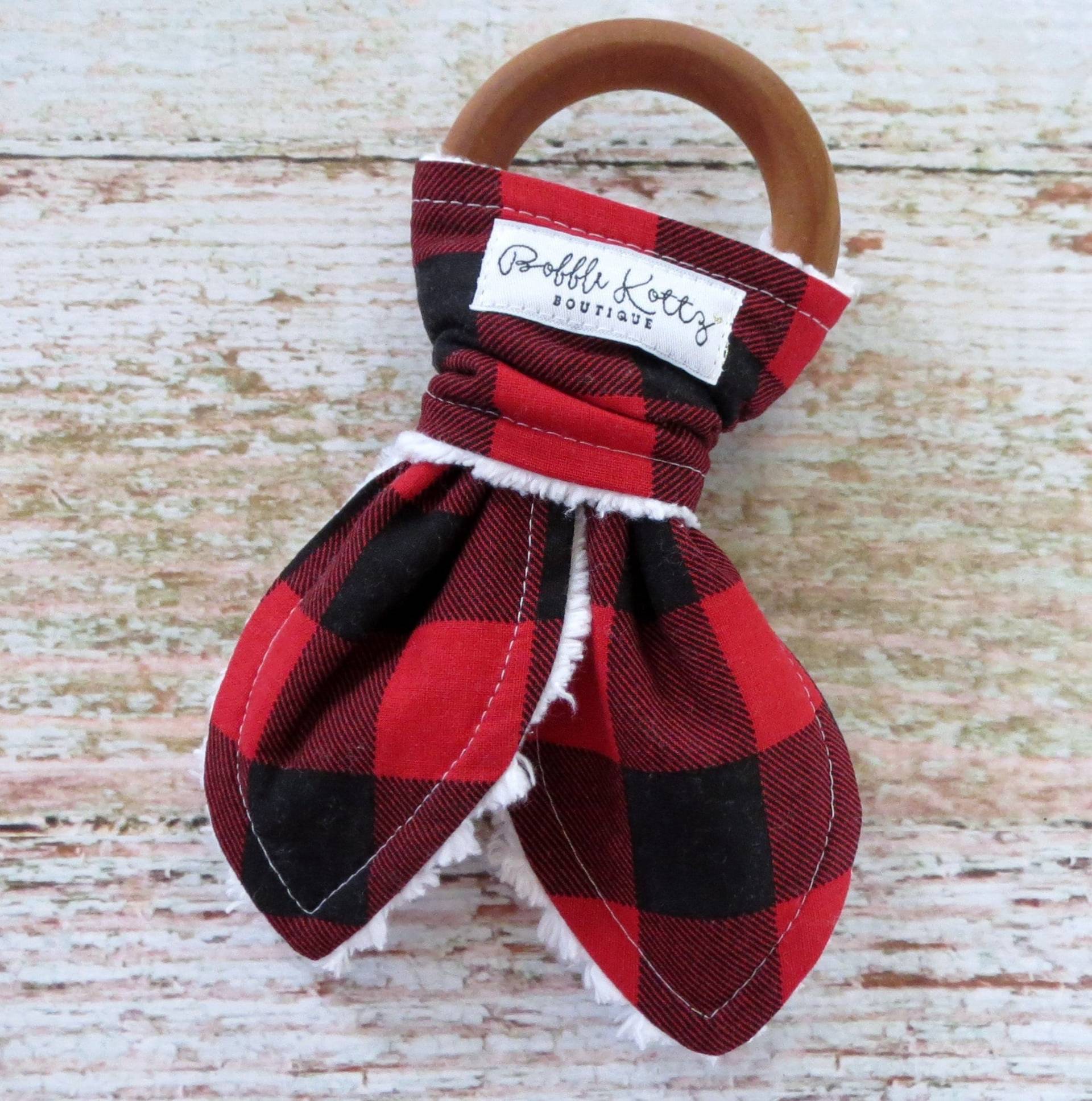 Beißring - Baby Kauspielchen Büffel Kariertes Rot Schwarzer Aus Holz Sensory Spielzeug Beißring - Baby Kauspielchen Büffel Kariertes Rot Schwarzer Aus Holz Sensory Spielzeug von Etsy - BobbleKottzBoutique