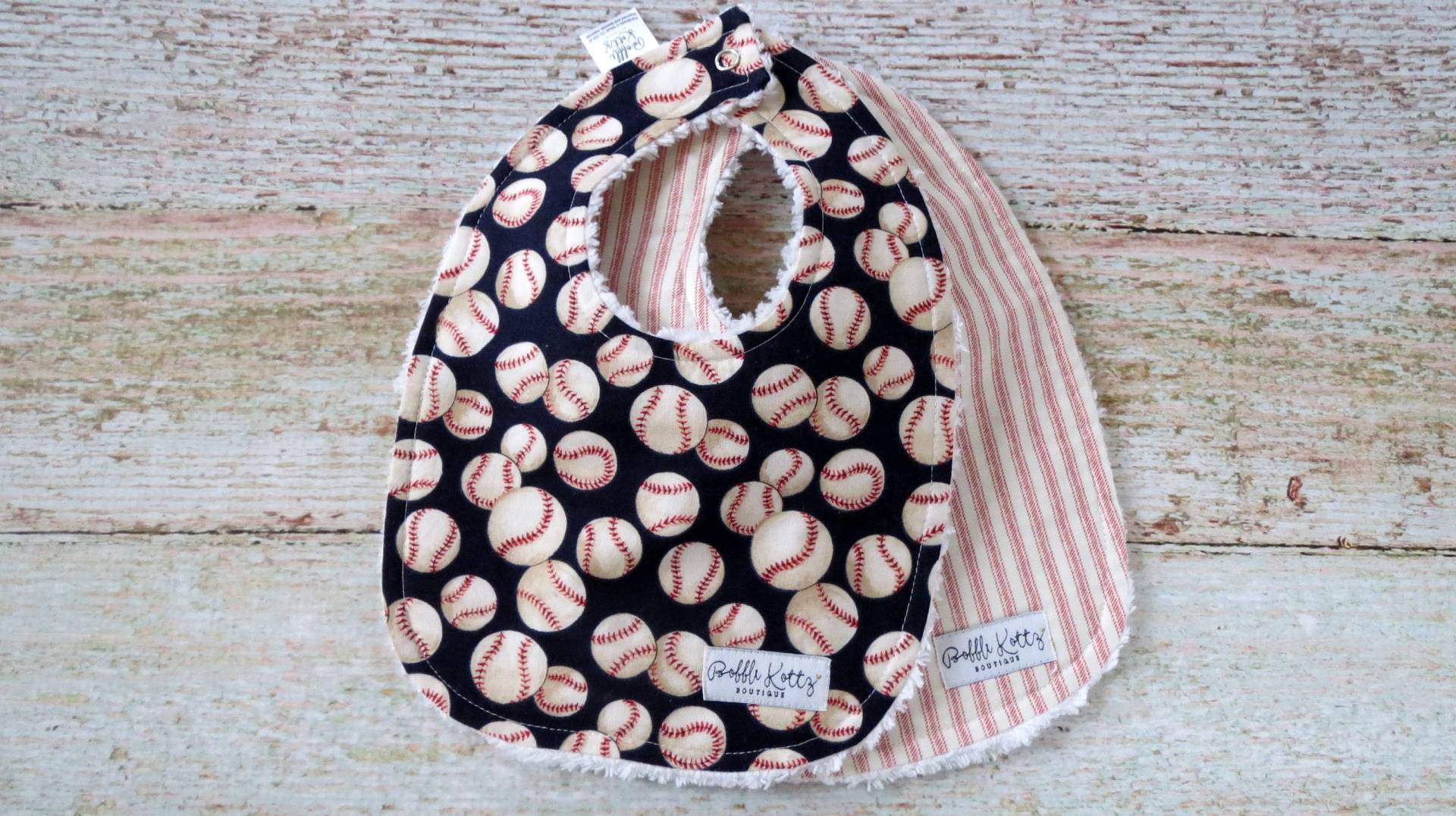Lätzchen - Baby Jungen Bibs Baseball Rot Ticking Streifen Sport Themen Chenille Shower Geschenk Strümpfe Lätzchen - Baby Jungen Bibs Baseball Rot Ticking Streifen Sport Themen Chenille Shower Geschenk Strümpfe von Etsy - BobbleKottzBoutique