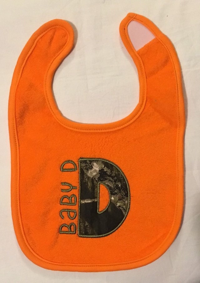 Benutzerdefinierte Applizierte Camo Baby Lätzchen Benutzerdefinierte Applizierte Camo Baby Lätzchen von Etsy - BoutiqfullyYours