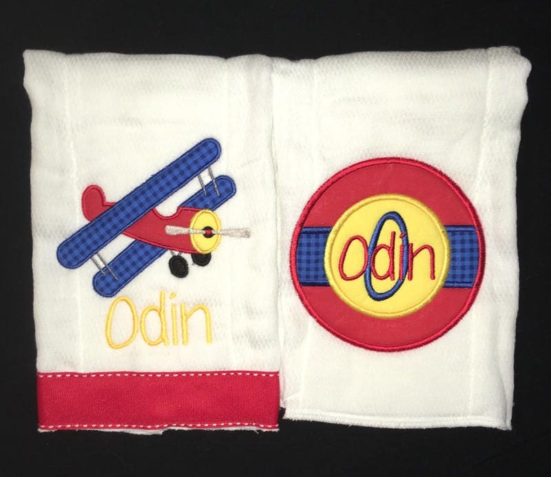 Benutzerdefinierte Applizierte Flugzeug Spucktuch-Set Benutzerdefinierte Applizierte Flugzeug Spucktuch-Set von Etsy - BoutiqfullyYours