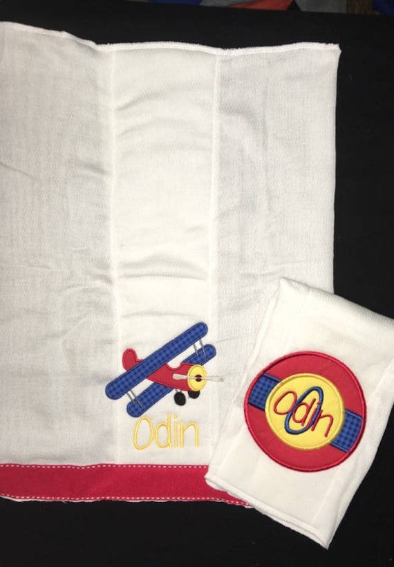 Benutzerdefinierte Applizierte Flugzeug Spucktuch-Set Benutzerdefinierte Applizierte Flugzeug Spucktuch-Set von Etsy - BoutiqfullyYours