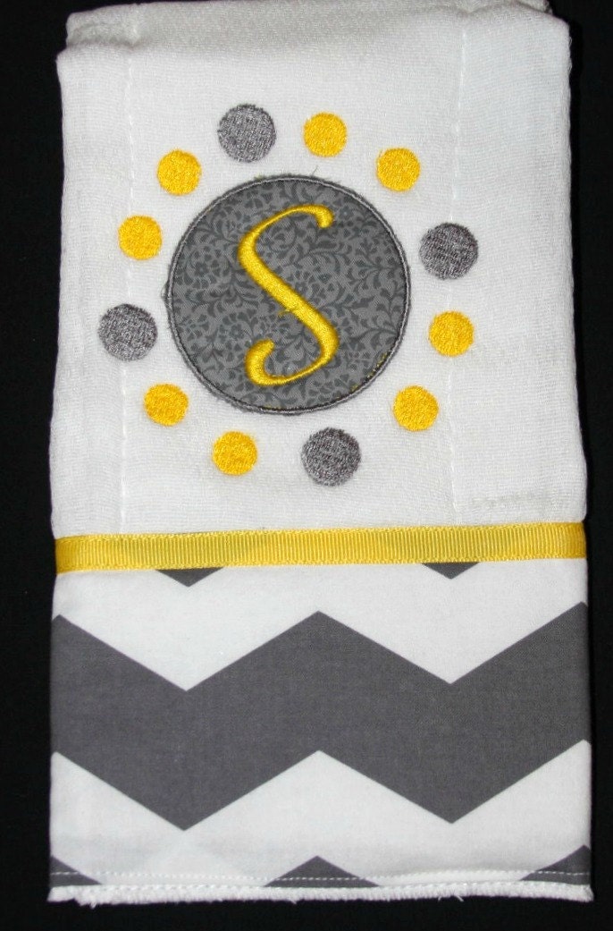 Benutzerdefinierte Applizierte Gelbe Und Graue Kreis Punkt Rahmen Spucktuch Benutzerdefinierte Applizierte Gelbe Und Graue Kreis Punkt Rahmen Spucktuch von Etsy - BoutiqfullyYours