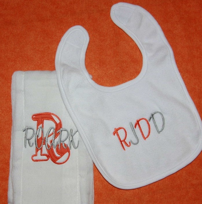 Benutzerdefinierte Applizierten Aufstoßen Tuch Und Lätzchen Set Benutzerdefinierte Applizierten Aufstoßen Tuch Und Lätzchen Set von Etsy - BoutiqfullyYours