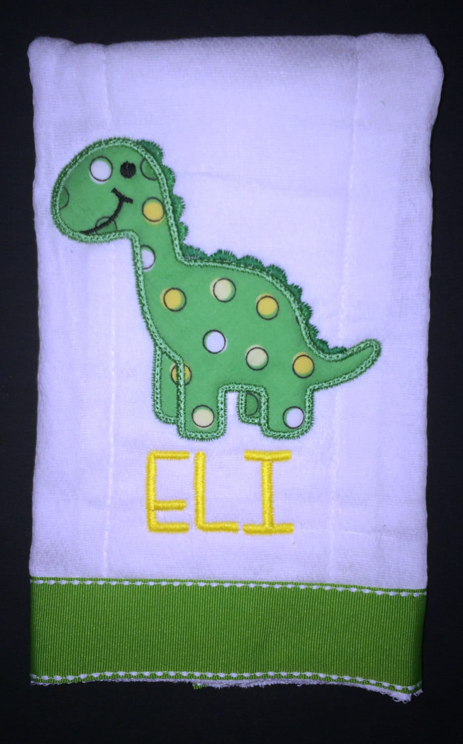Benutzerdefinierte Applizierten Dinosaurier Aufstoßen Tuch Benutzerdefinierte Applizierten Dinosaurier Aufstoßen Tuch von Etsy - BoutiqfullyYours