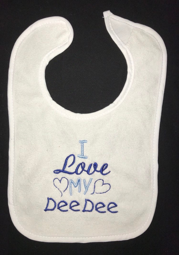 Ich Liebe Meine Dee Benutzerdefinierte Bestickte Lätzchen Ich Liebe Meine Dee Benutzerdefinierte Bestickte Lätzchen von Etsy - BoutiqfullyYours