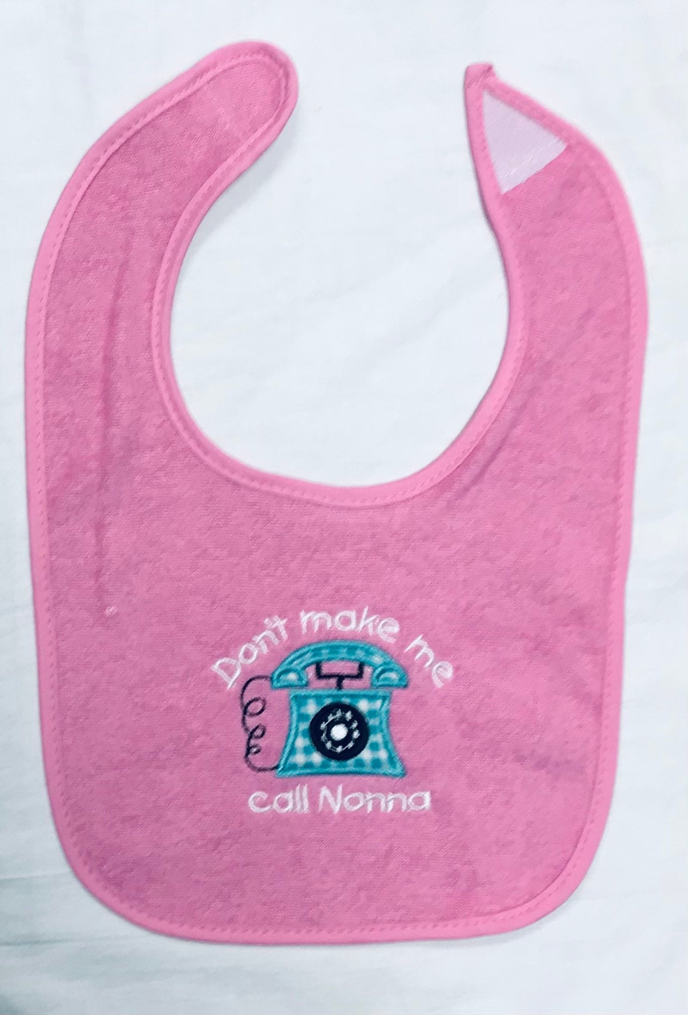 Lassen Sie Mich Nicht Nennen Nonna Benutzerdefinierte Appliqued Lätzchen Lassen Sie Mich Nicht Nennen Nonna Benutzerdefinierte Appliqued Lätzchen von Etsy - BoutiqfullyYours