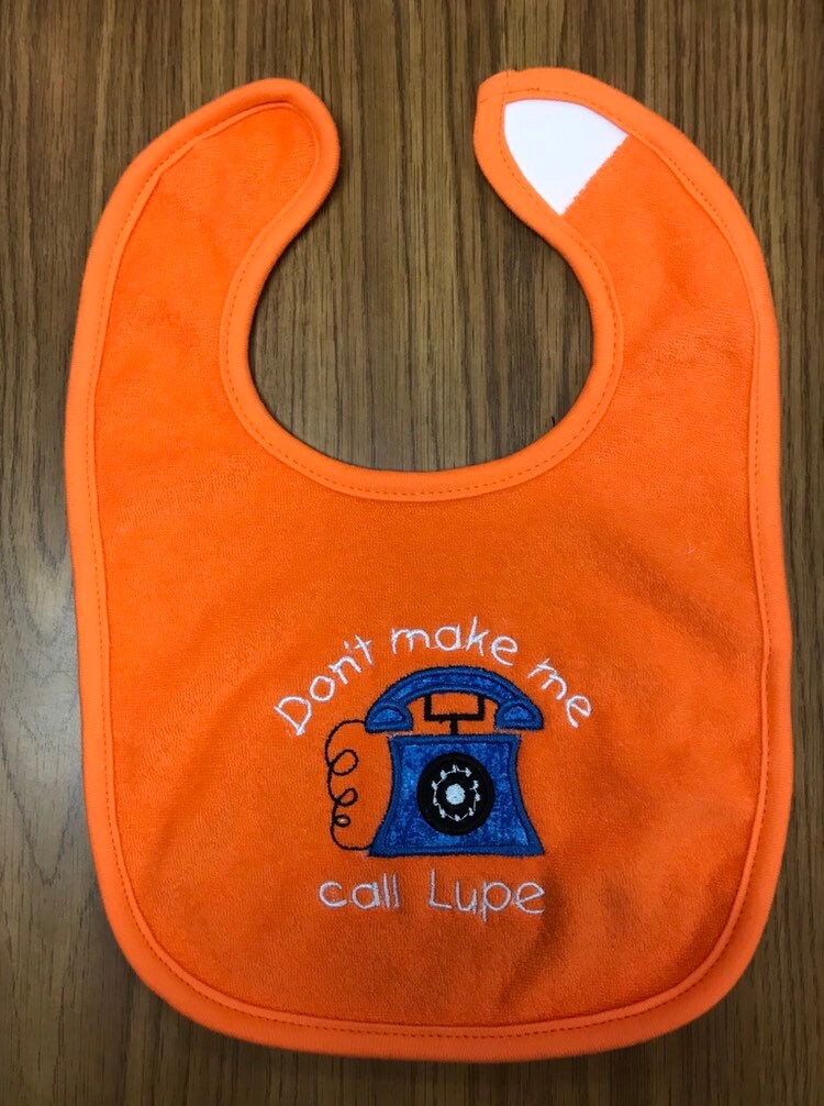 Lassen Sie Mich Nicht Rufen Lupe Benutzerdefinierte Appliqued Lätzchen Lassen Sie Mich Nicht Rufen Lupe Benutzerdefinierte Appliqued Lätzchen von Etsy - BoutiqfullyYours