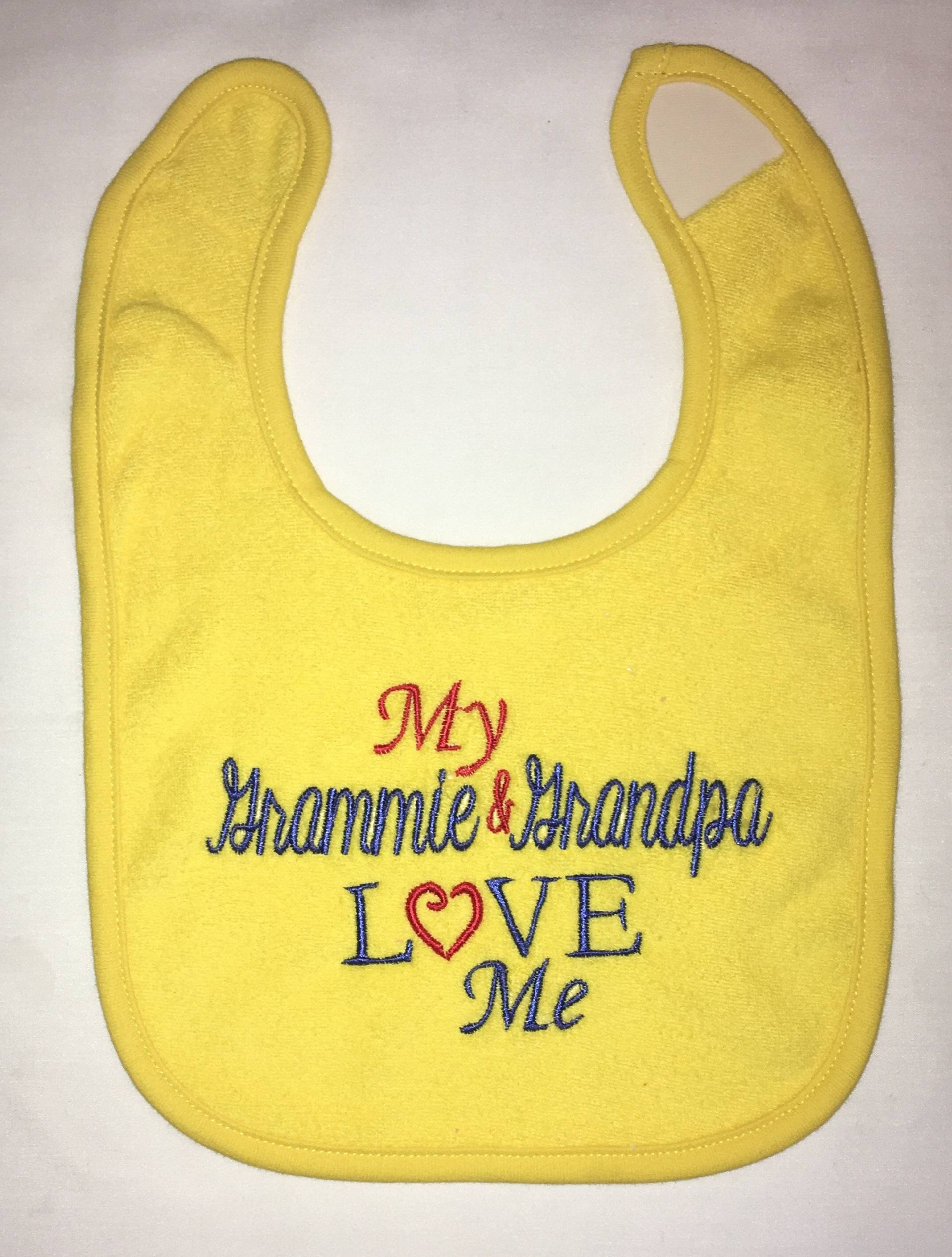 Meine Grammie & Opa Liebe Mich Benutzerdefinierte Bestickt Lätz Meine Grammie & Opa Liebe Mich Benutzerdefinierte Bestickt Lätz von Etsy - BoutiqfullyYours