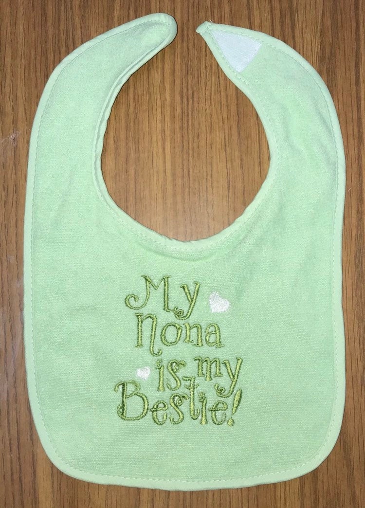 Meine Nona Ist Meine Bestie Individuell Besticktes Lätzchen Meine Nona Ist Meine Bestie Individuell Besticktes Lätzchen von Etsy - BoutiqfullyYours