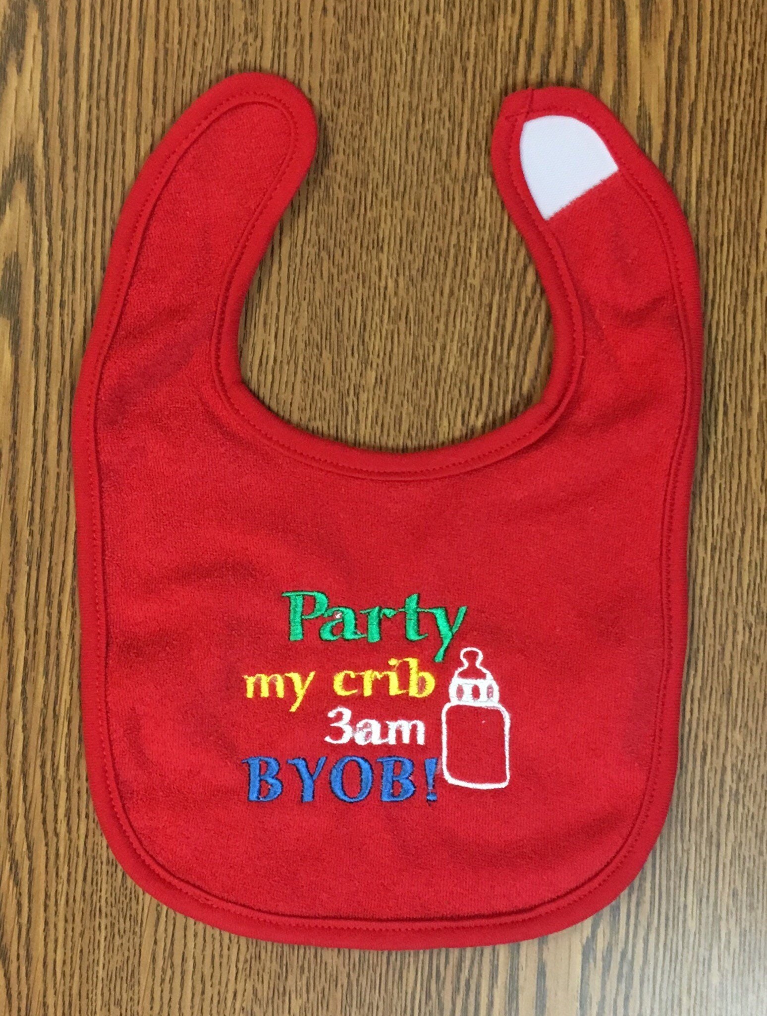 Party Meine Krippe 3 Am Byob Gesticktes Lätzchen Party Meine Krippe 3 Am Byob Gesticktes Lätzchen von Etsy - BoutiqfullyYours