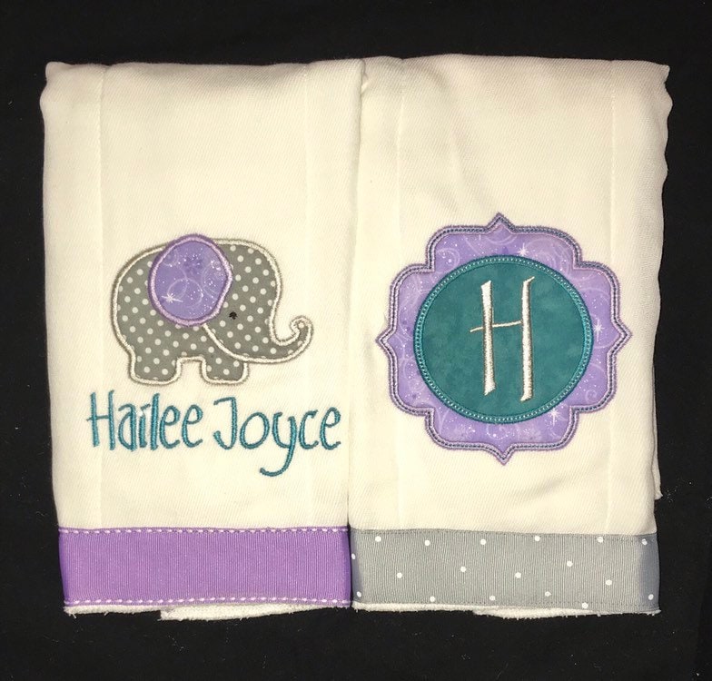 Personalisiertes Spucktuch Mit Elefanten Applikation Personalisiertes Spucktuch Mit Elefanten Applikation von Etsy - BoutiqfullyYours