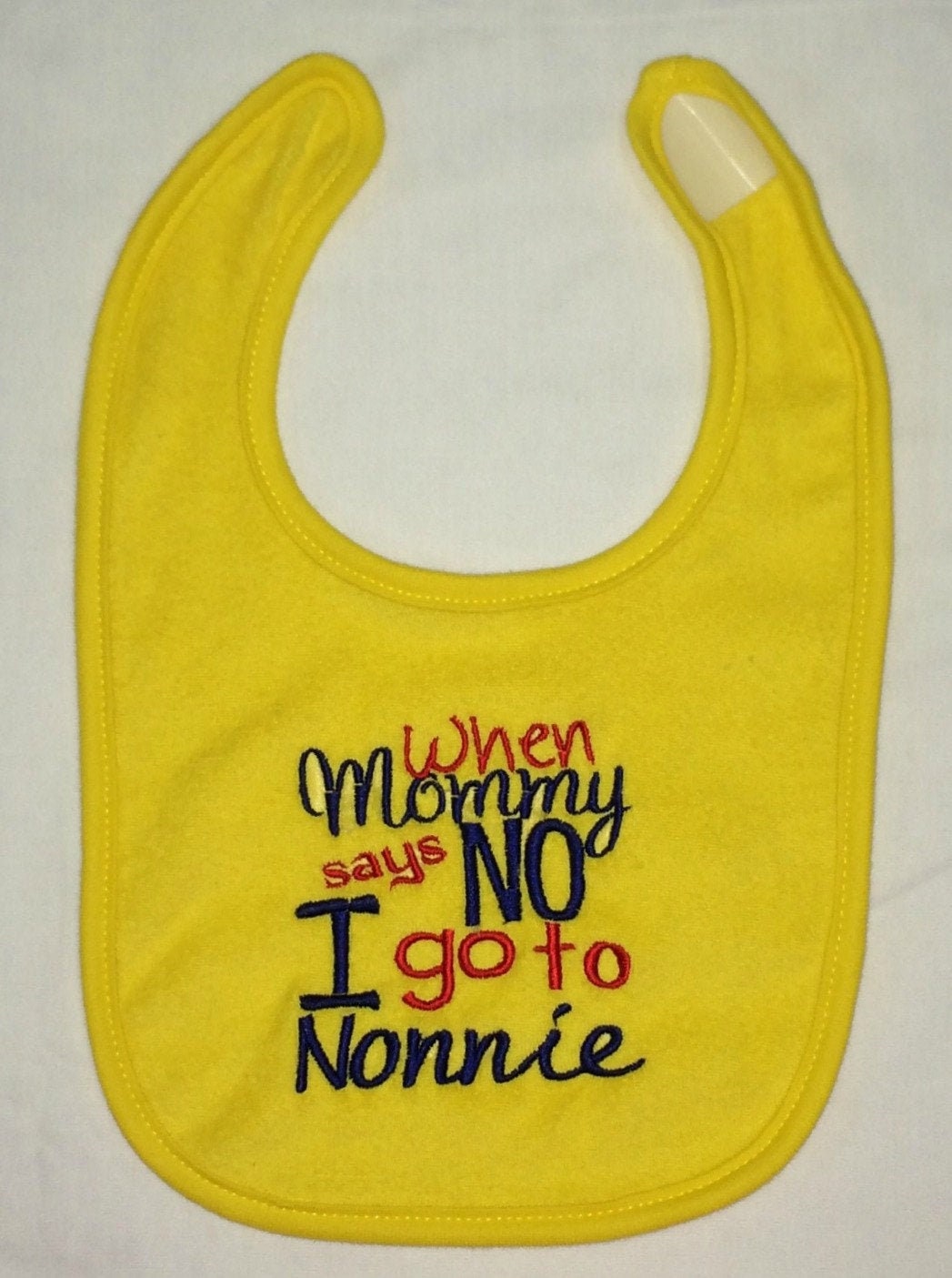 Wenn Mama Sagt Nein Ich Gehe Zu Nonnie Benutzerdefinierte Bestickt Lätzchen Wenn Mama Sagt Nein Ich Gehe Zu Nonnie Benutzerdefinierte Bestickt Lätzchen von Etsy - BoutiqfullyYours