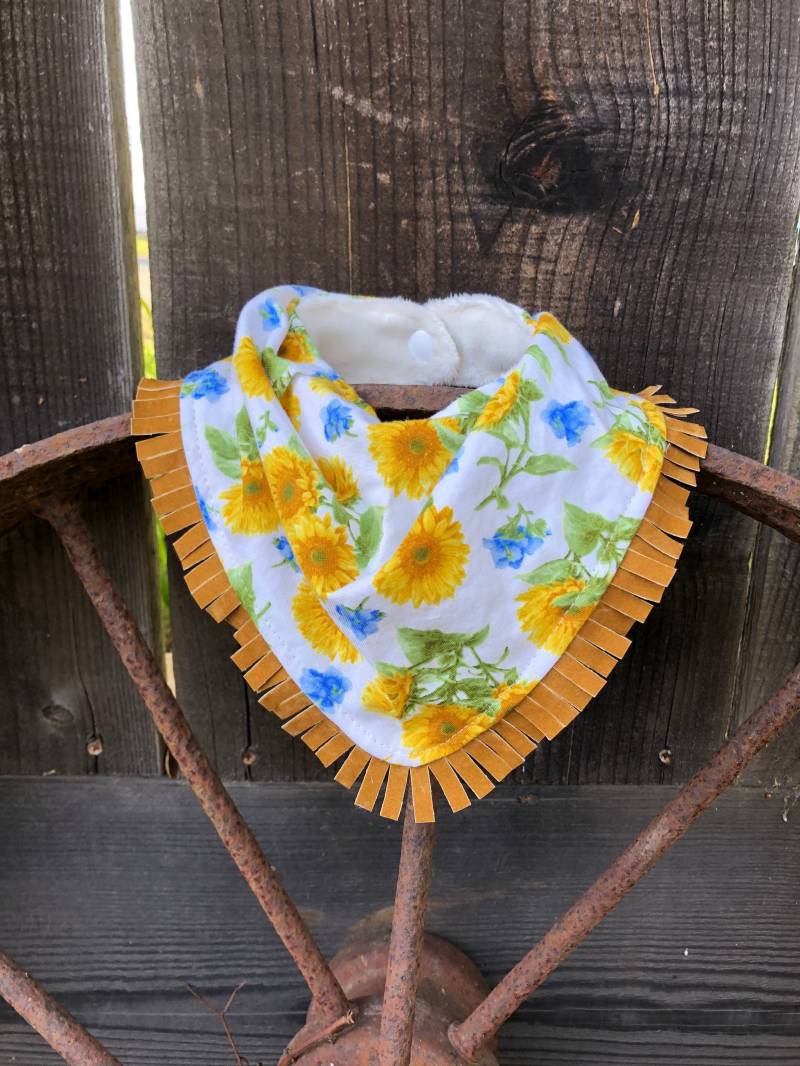 Geblümte Sonnenblume Wildblumen Western Sommer Waffle Back Buckaroo Baby Lätzchen von Etsy - BuckarooBabyBibs