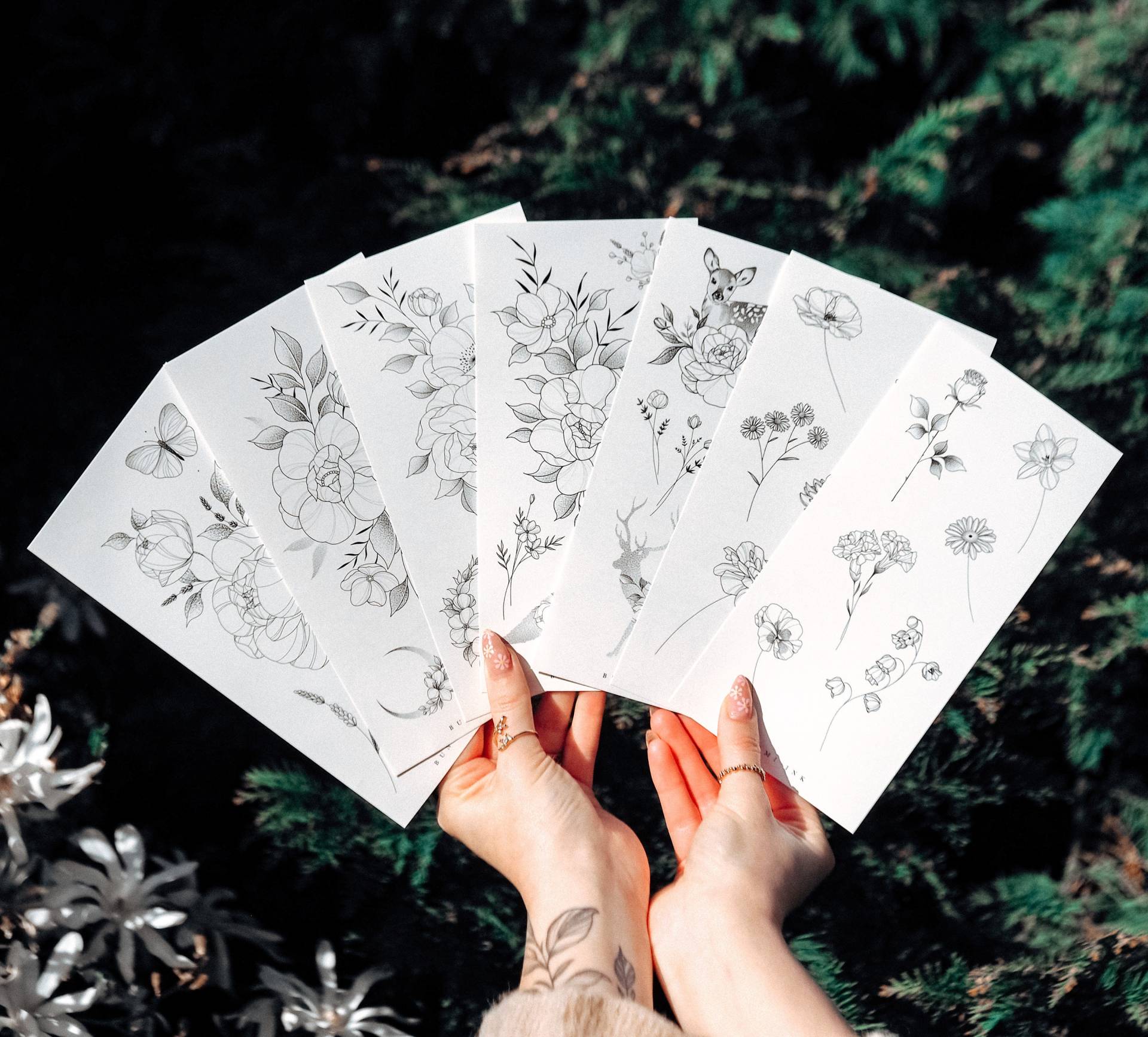 Temporäre Tattoos Medium Set | 7× Geburtsblumen Pfingstrosen Mohnblume Reh Monde Sträußchen Mondsichel Lavendel Schmetterling von Etsy - BunamiInk