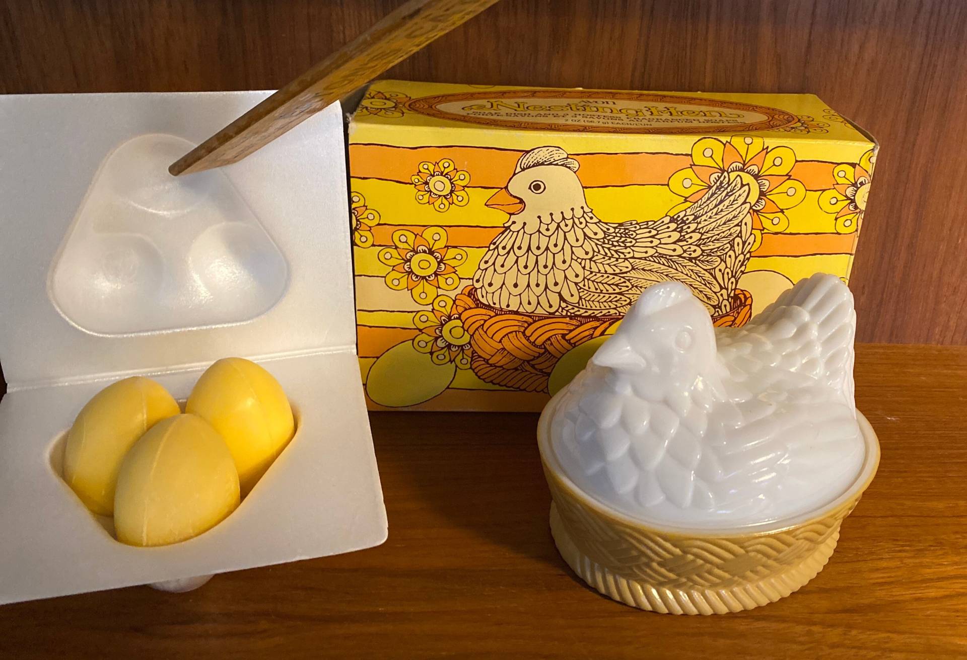 Avon, Nesting Hen, Seifenschale Und 3 Hostess Duftseifen, in Box von Etsy - CanadianaCollector