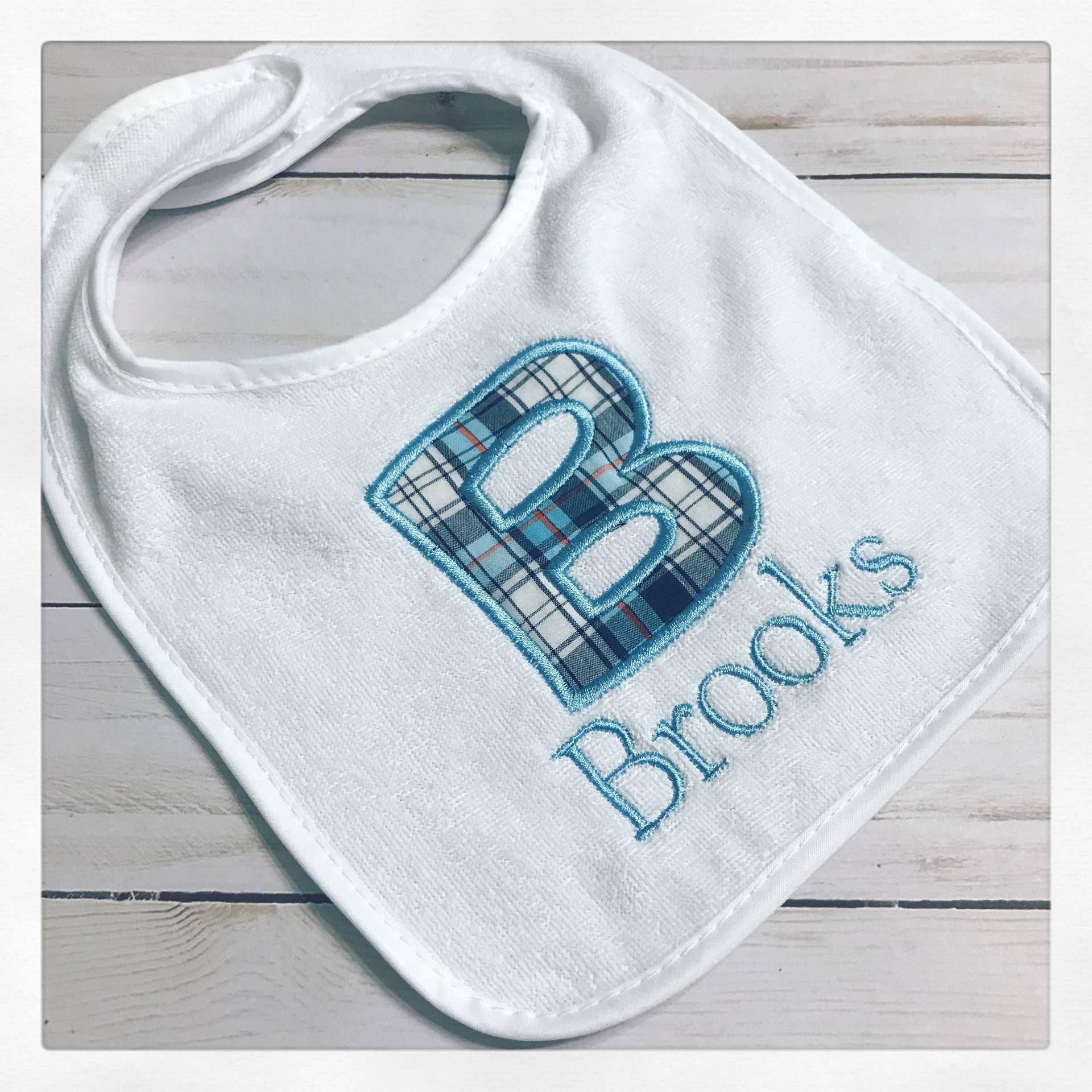 Baby Lätzchen Mit Monogramm Kariert Bestickter Baumwoll Frottee Stoff Baby Lätzchen Mit Monogramm Kariert Bestickter Baumwoll Frottee Stoff von Etsy - CarolinaMonogramCo