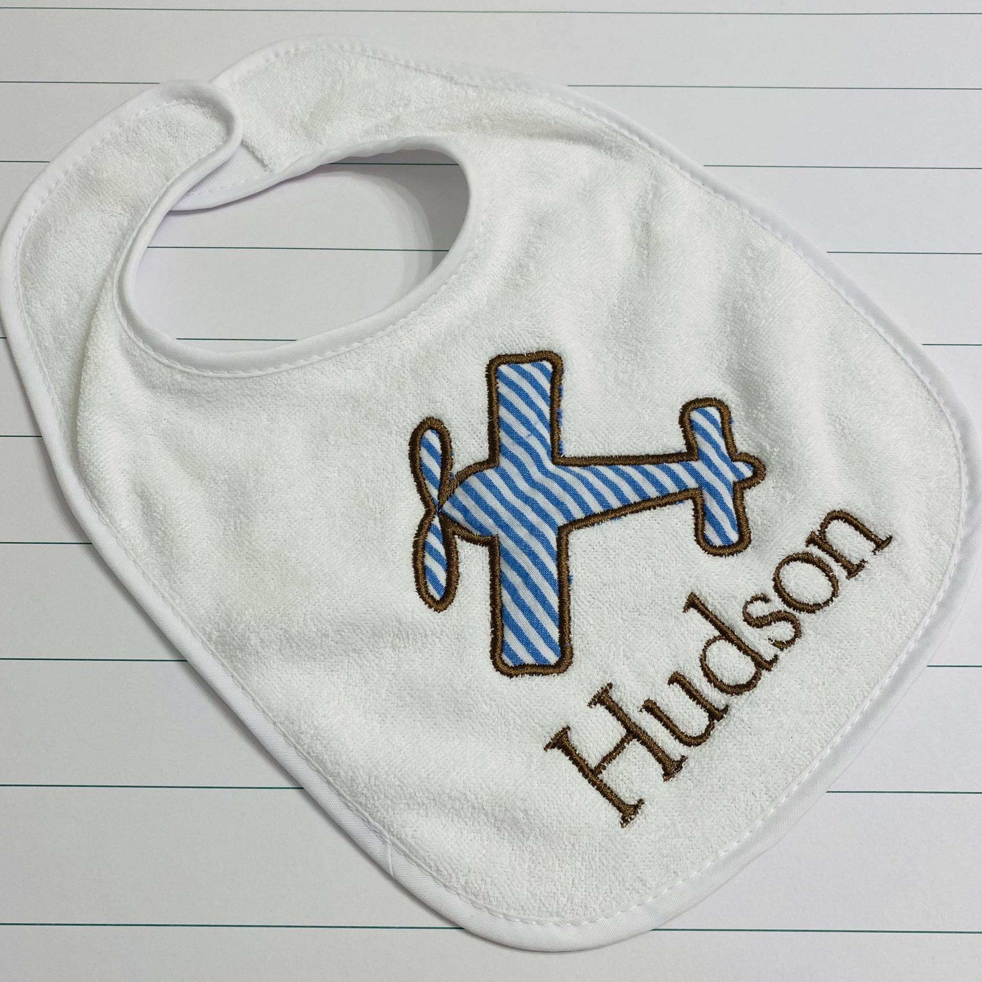 Besticktes Flugzeug Lätzchen Personalisiertes Geschenk Für Piloten Besticktes Flugzeug Lätzchen Personalisiertes Geschenk Für Piloten von Etsy - CarolinaMonogramCo