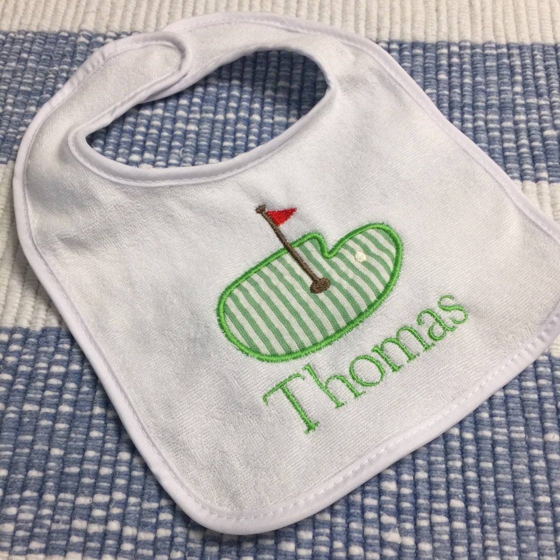 Golf-Baby-Lätzchen, Benutzerdefinierte Golf-Lätzchen, Personalisierte Golf-Geburtstags-Lätzchen Golf-Baby-Lätzchen, Benutzerdefinierte Golf-Lätzchen, Personalisierte Golf-Geburtstags-Lätzchen von Etsy - CarolinaMonogramCo