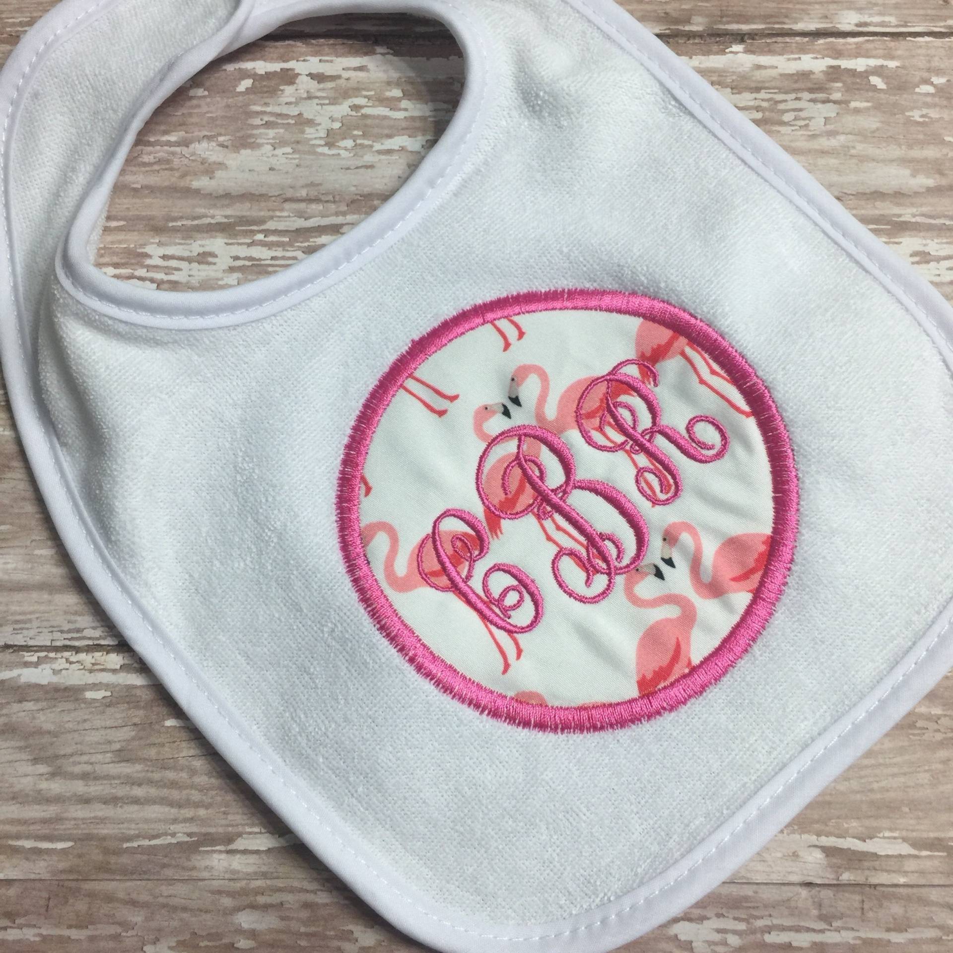 Personalisierte Flamingo Baby Lätzchen Handgemachte Baumwoll Terry Personalisierte Flamingo Baby Lätzchen Handgemachte Baumwoll Terry von Etsy - CarolinaMonogramCo