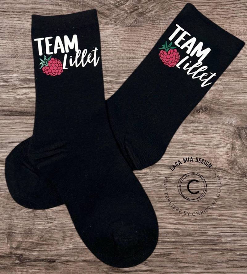 Socken „Team Lillet" in Schwarz von Etsy - CasaMiaDesignbyCC