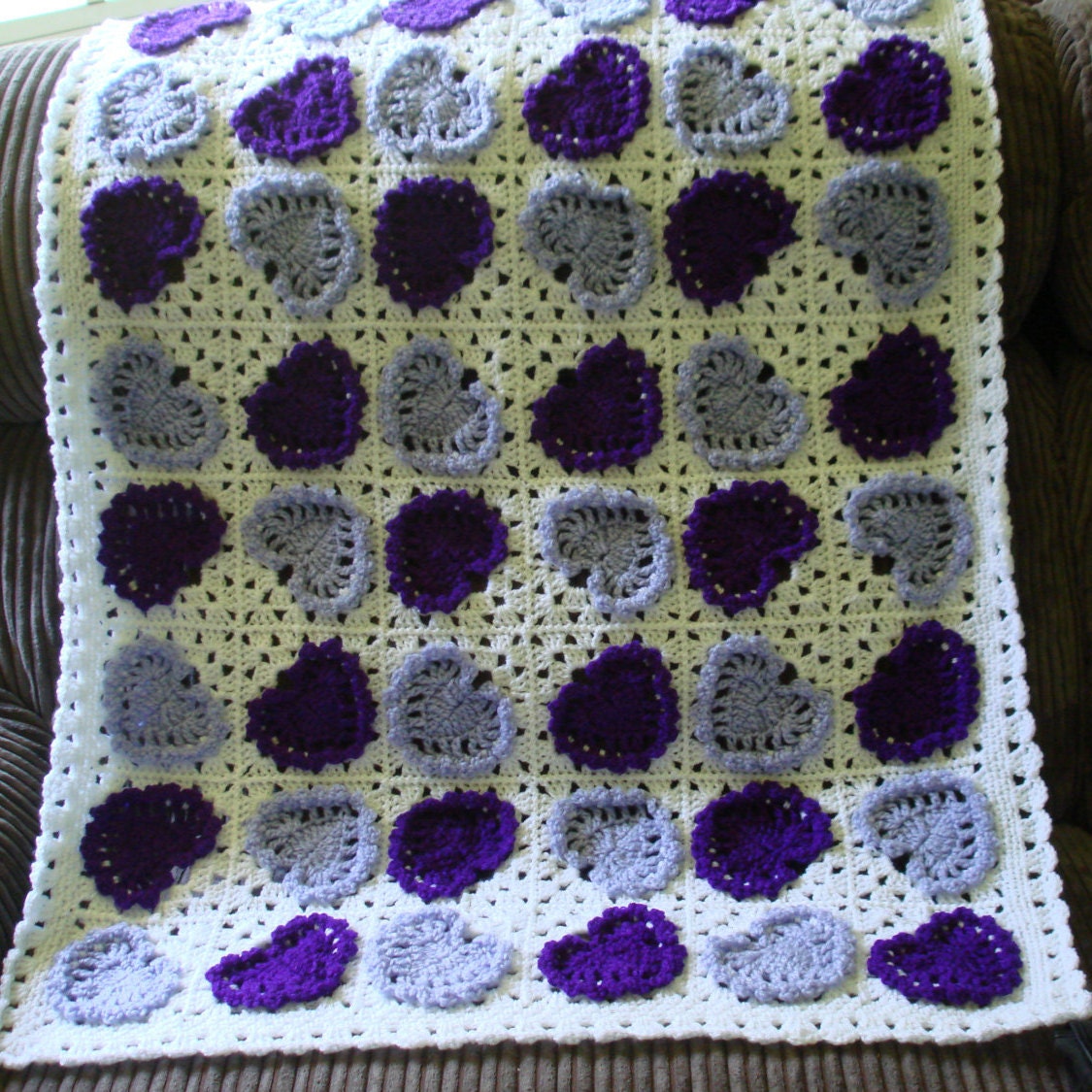 Babydecke in Einem "Herz" Design Dunkellila, Helllila Und Weiß, Baby Geschenk, Neugeborenen Shower Geschenk " Babydecke in Einem "Herz" Design Dunkellila, Helllila Und Weiß, Baby Geschenk, Neugeborenen Shower Geschenk " von Etsy - CazzieMay