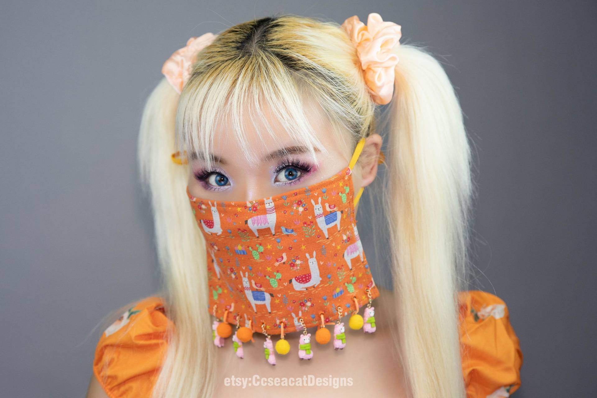 Kawaii Niedliche Orange Alpaka Maske Bedeckung Mit Baumelnden Alpakas von Etsy - CcseacatDesigns