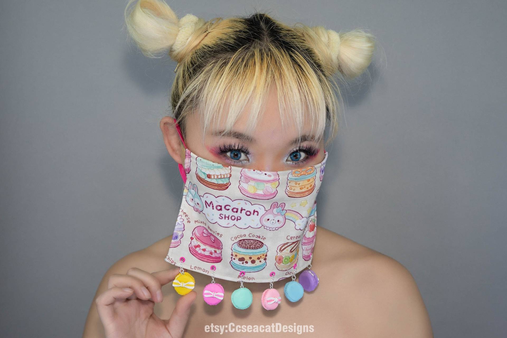 Kawaii Niedliche Regenbogen Farbe Macaron Gesichtsmaske Bedeckung Mit Baumelnden Regenbogenfarben Macarons von Etsy - CcseacatDesigns