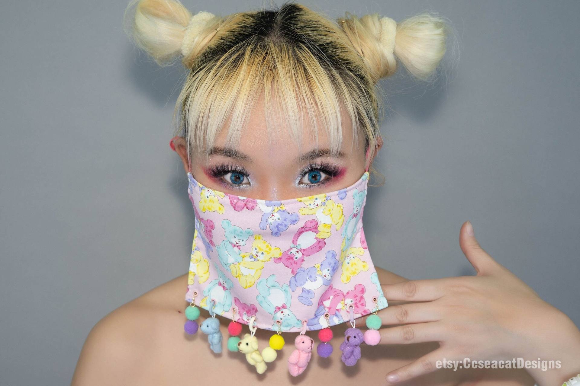 Kawaii Regenbogen Farbe Bär Gesichtsmaske Bedeckung Mit Baumelnden Gefüllten Bären von Etsy - CcseacatDesigns