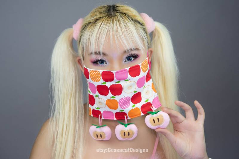 Kawaii Süße Waschbare Apfel Maske Bedeckung Mit Baumelnden Gefüllten Erdbeeren von Etsy - CcseacatDesigns