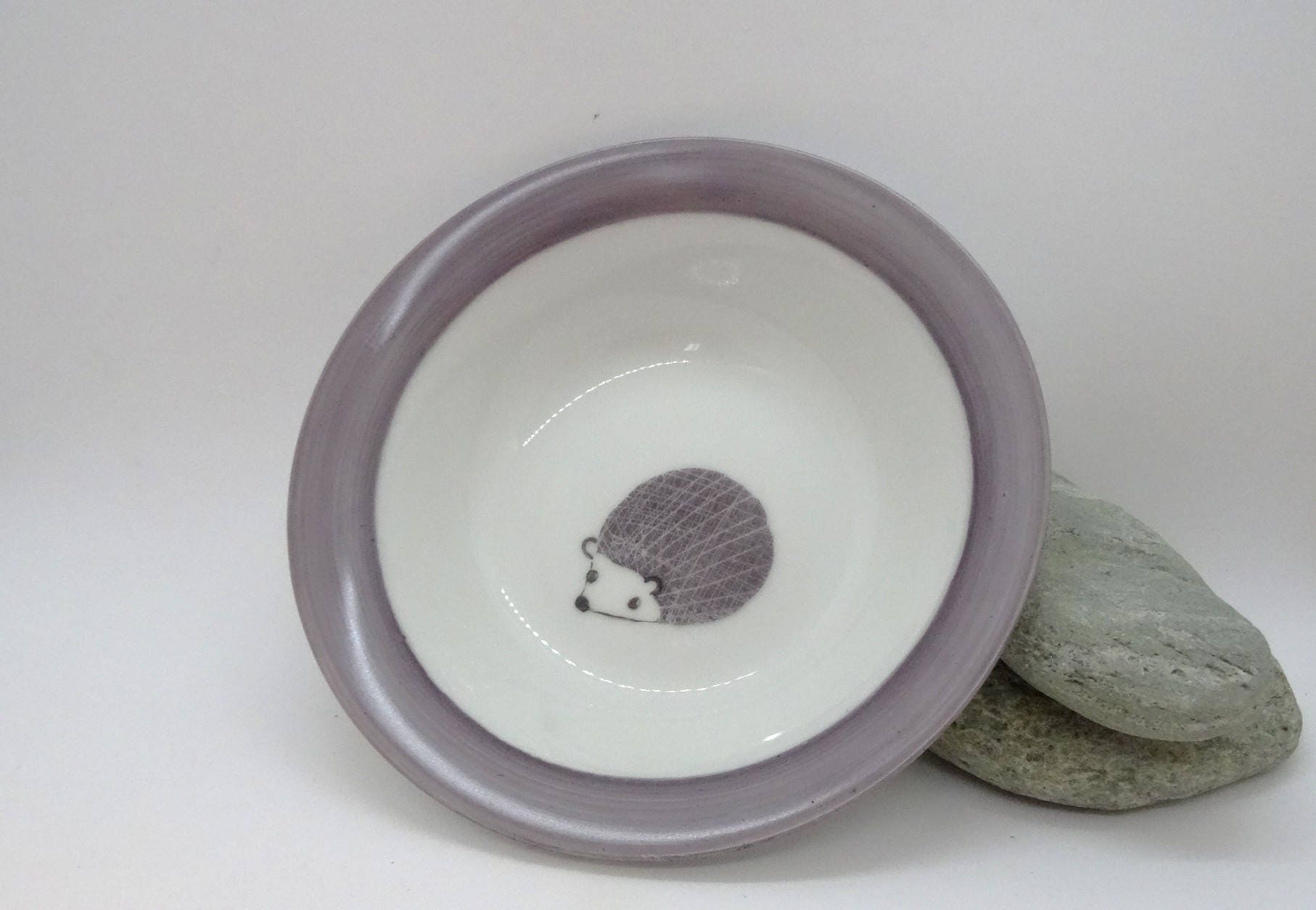 Babyteller Aus Porzellan Mit Einem Kleinen Grauen Igel, Geburtsgeschenk Zum Personalisieren Babyteller Aus Porzellan Mit Einem Kleinen Grauen Igel, Geburtsgeschenk Zum Personalisieren von Etsy - CeminaKafe