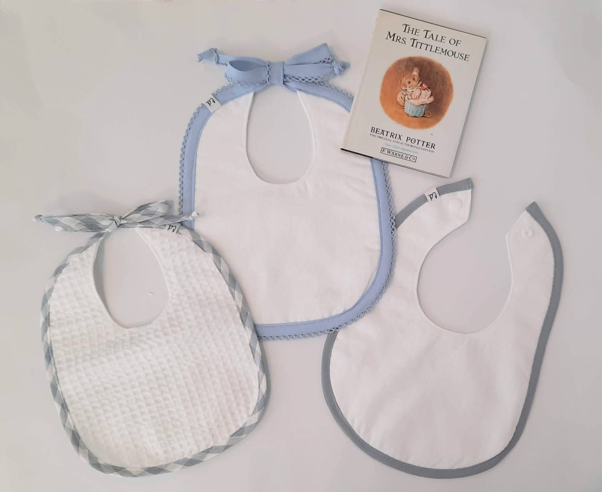 Wendbares Weißes Leinenlätzchen Und Spucktuch Mit Eingefassten Kanten - Waffel Einseitig 2 Designs Auf Bestellung Baby Lätzchen Premium Leinen Uni von Etsy - CharlottesDrawer