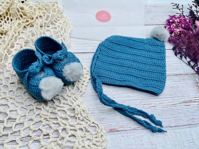 Handgefertigte Häkeln Baby Pompom Booties, Babymütze Für Geschenkbox, Neugeborenen Babypartygeschenkset von Etsy - Cherisherbabies