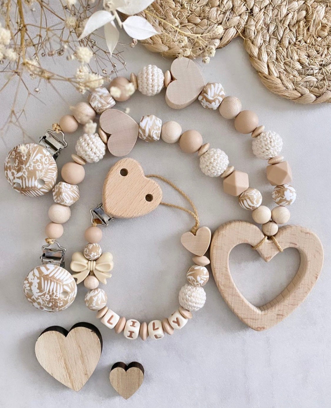 Schnullerkette Mit Name Kinderwagenkette Personalisiert Mädchen Herz Beige von Etsy - ChriluzaShop