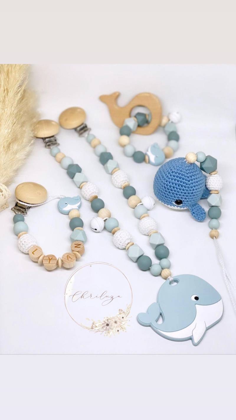 Schnullerkette Mit Namen Kinderwagenkette Greifling Maxi-Cosi Anhänger Junge Set Personalisiert Wal Blau von Etsy - ChriluzaShop