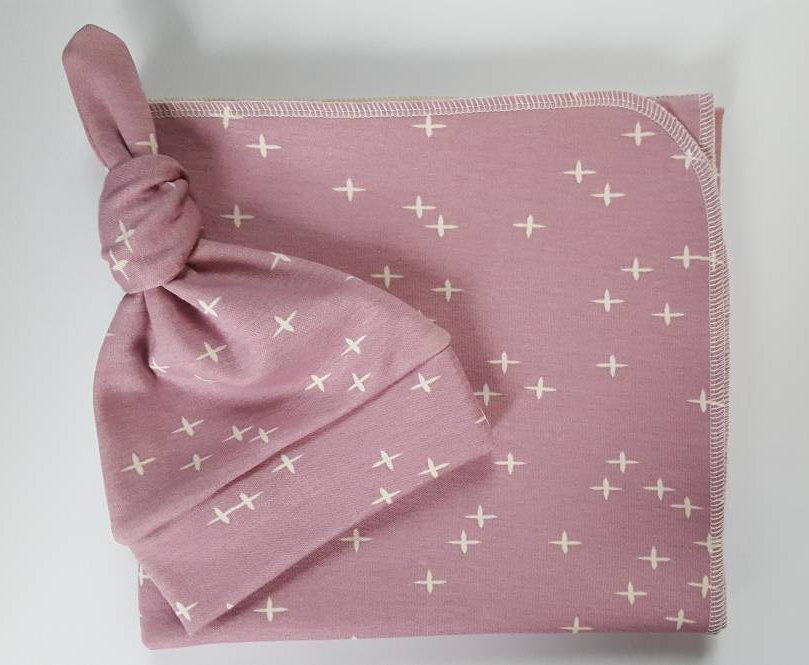Lavendar Organic Swaddle Decke & Neugeborenen Mütze Set. Set Mit Nach Hause Nehmen. Bio-Spucktuch Foto Requisite. Baby Shower Geschenk Lavendar Organic Swaddle Decke & Neugeborenen Mütze Set. Set Mit Nach Hause Nehmen. Bio-Spucktuch Foto Requisite. Baby Shower Geschenk von Etsy - ChubbyCheekbabies