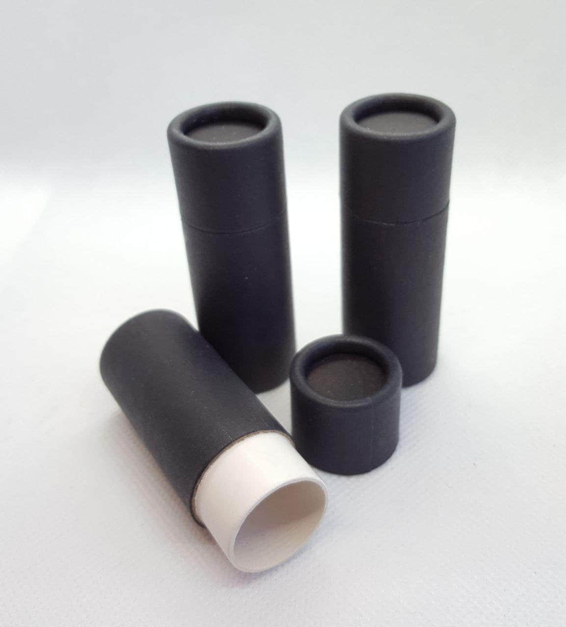 50 Stück Schwarze Papier-Lippenbalsamtube | 15 G von Etsy - Cinealta