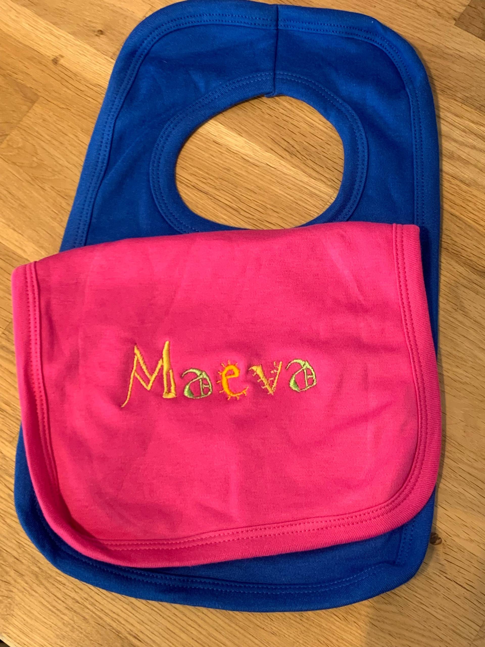 Personalisierte Baby/Kleinkind Lätzchen Geschenk 100% Jersey Baumwolle, Junge Oder Mädchen, Geschenk. Erhältlich in 6 Farben Personalisierte Baby/Kleinkind Lätzchen Geschenk 100% Jersey Baumwolle, Junge Oder Mädchen, Geschenk. Erhältlich in 6 Farben von Etsy - ClaireCreationOnline