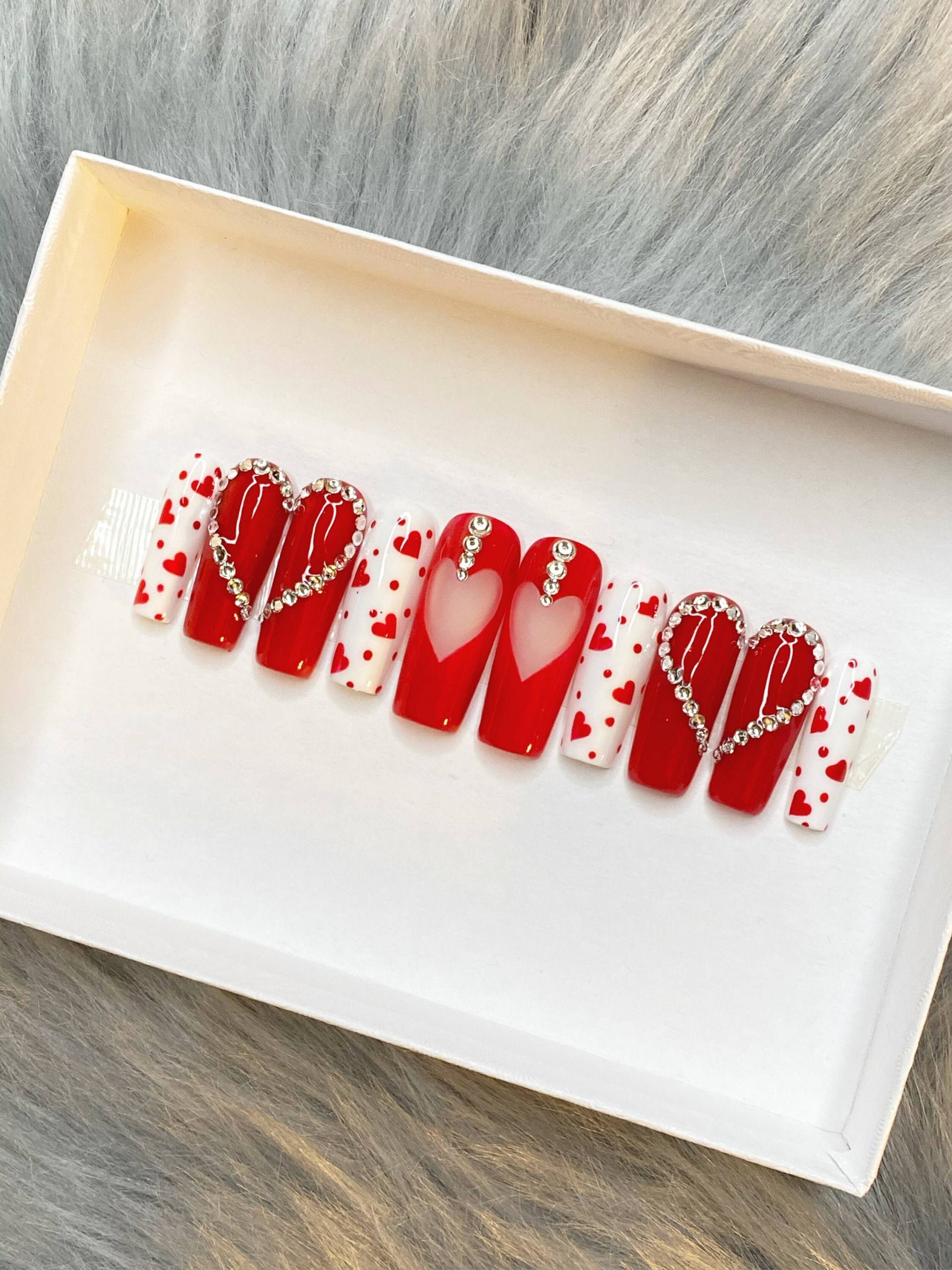 Crystal Red Heart Nails von Etsy - ClawsbyCitty