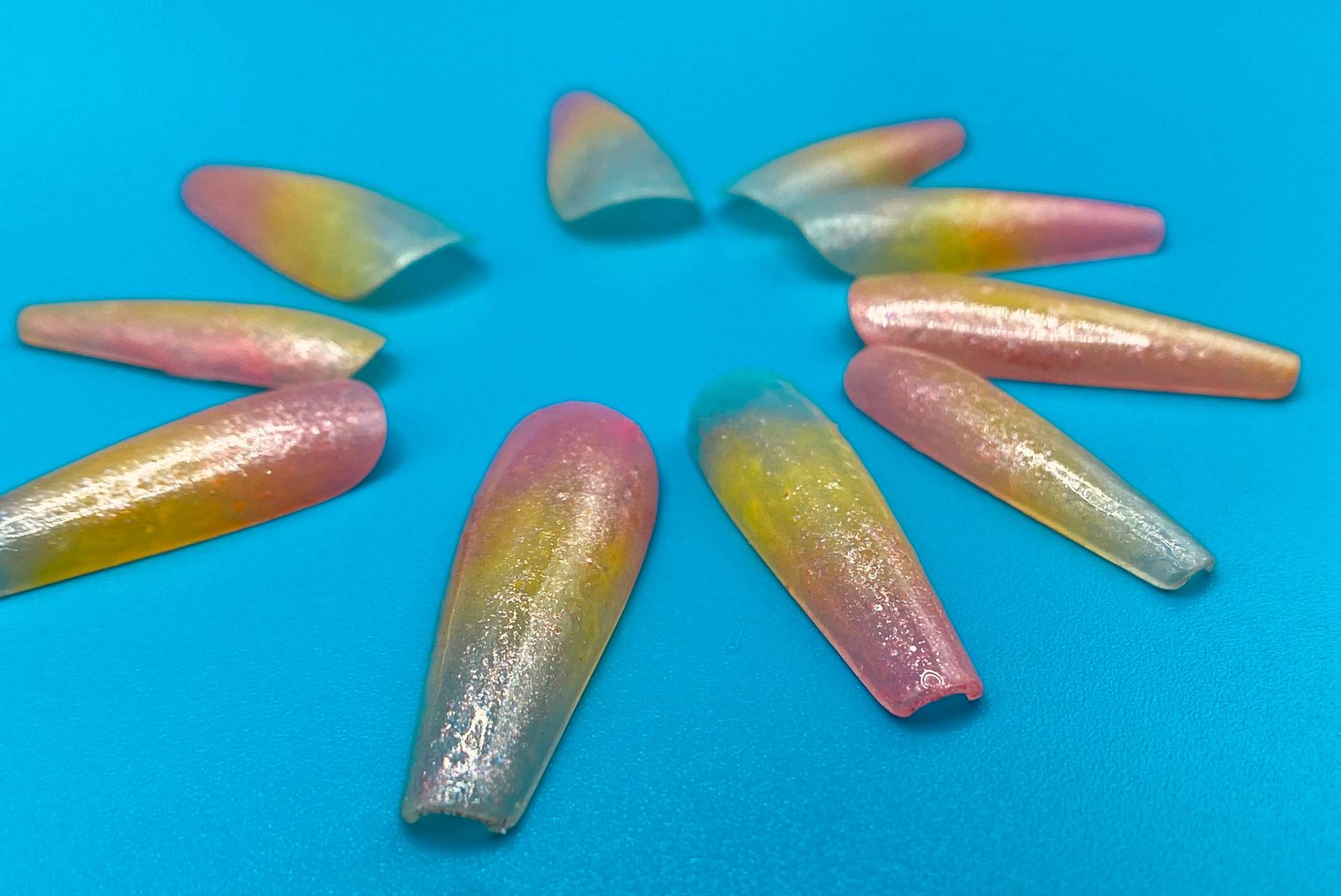 Ombré Regenbogen Funkeln Press-On Nails von Etsy - ClayandWattle